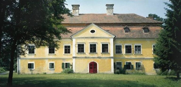 Trenkov dvorac