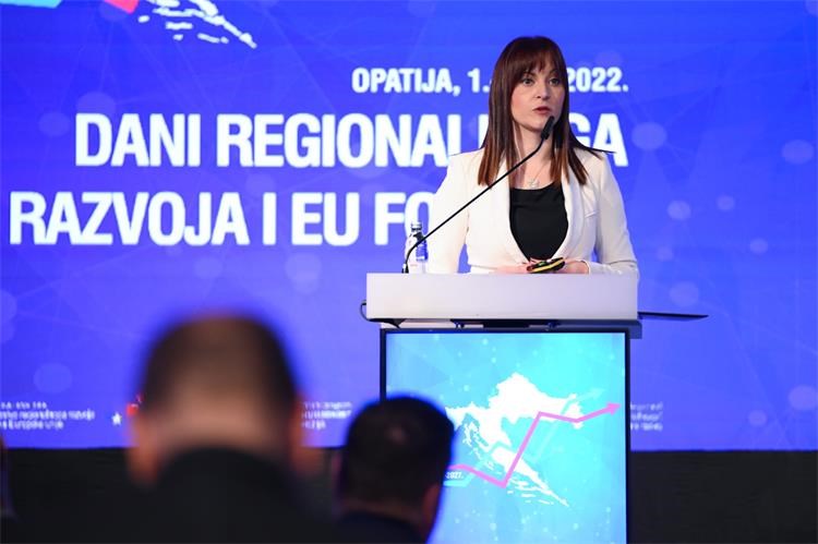 Ministrica regionalnoga razvoja i fondova EU Nataša Tramišak