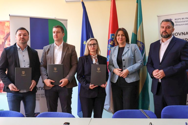 Potpis ugovora za energetsku obnovu Područne škole Mihaljevci